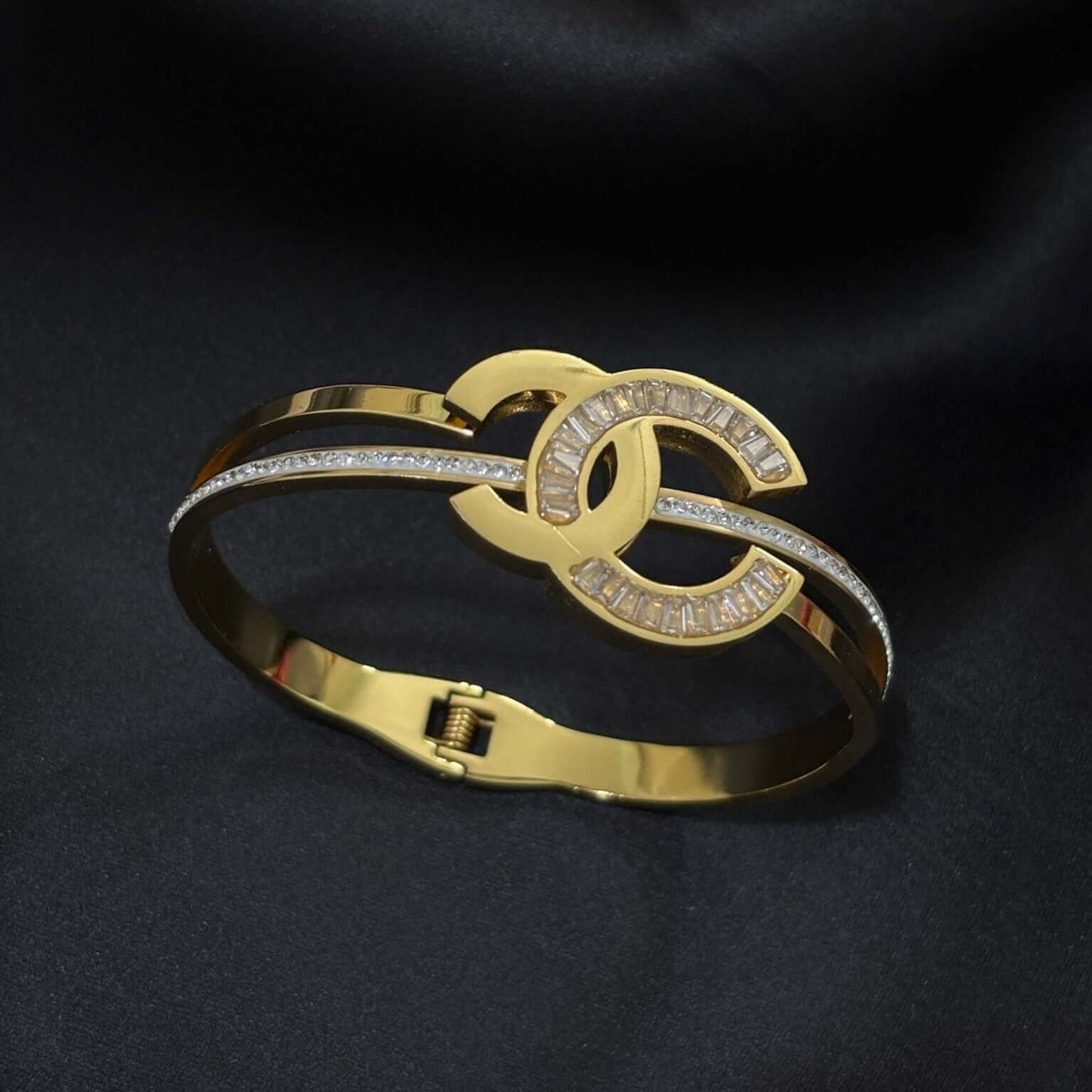 Interlock Luxe Anti-Tarnish Gold Bracelet